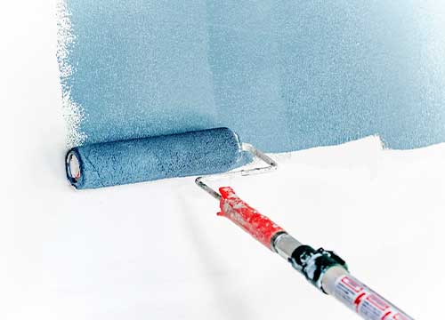 Connecticut painter applying exterior paint during ideal season conditions